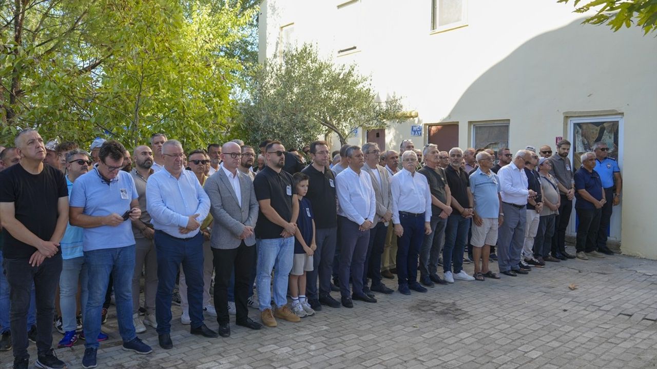 CHP Genel Başkanı Özgür Özel, Balıkesir'de Partililerle Bir Araya Geldi