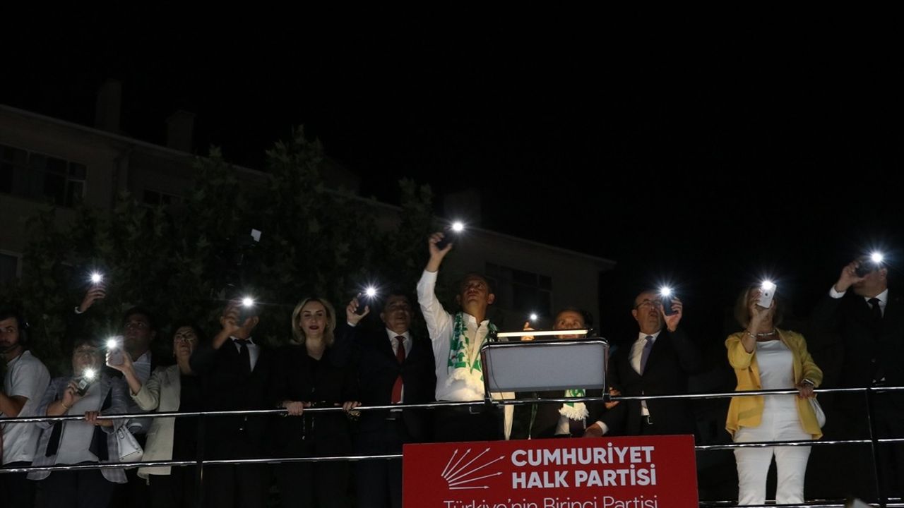CHP Genel Başkanı Özgür Özel, Kırşehir Mitinginde Kadın Belediye Başkanları ve Adalet Vurgusu Yaptı
