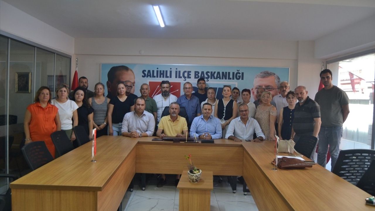 CHP Salihli İlçe Başkanı Enver Akgün İstifa Etti