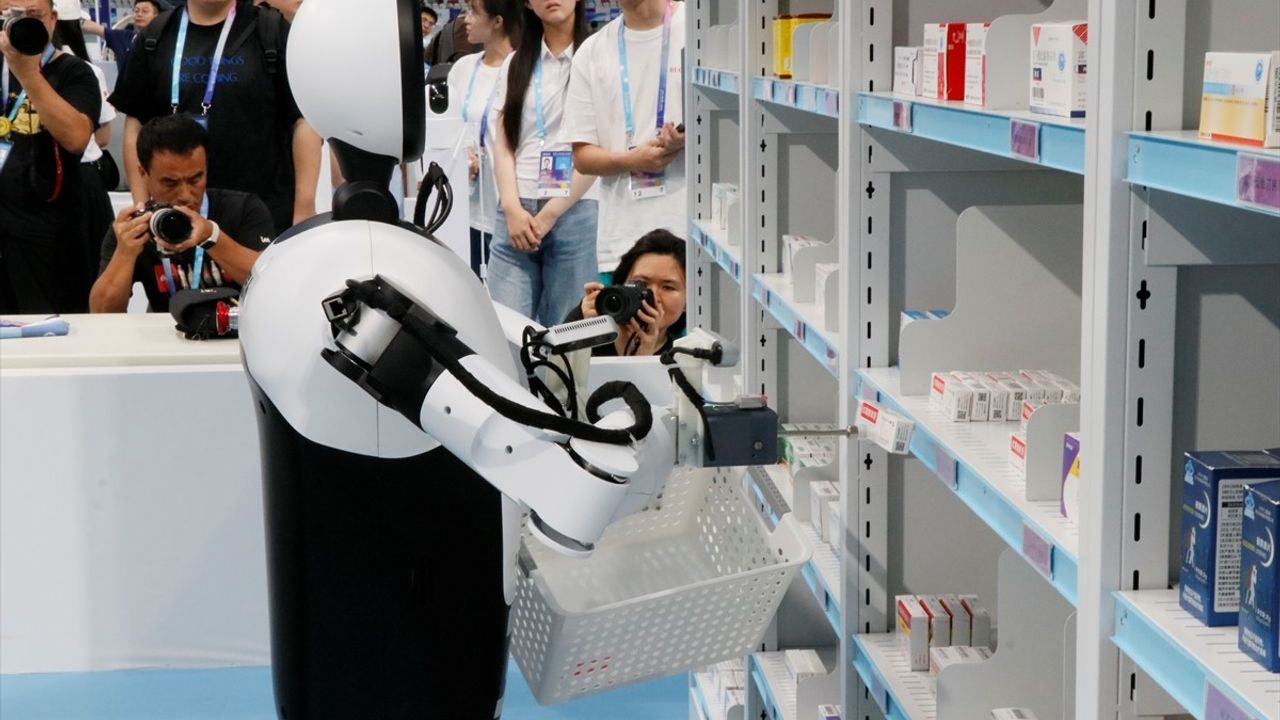 Çin'de Dünya İnsansı Robot Oyunları Devam Ediyor