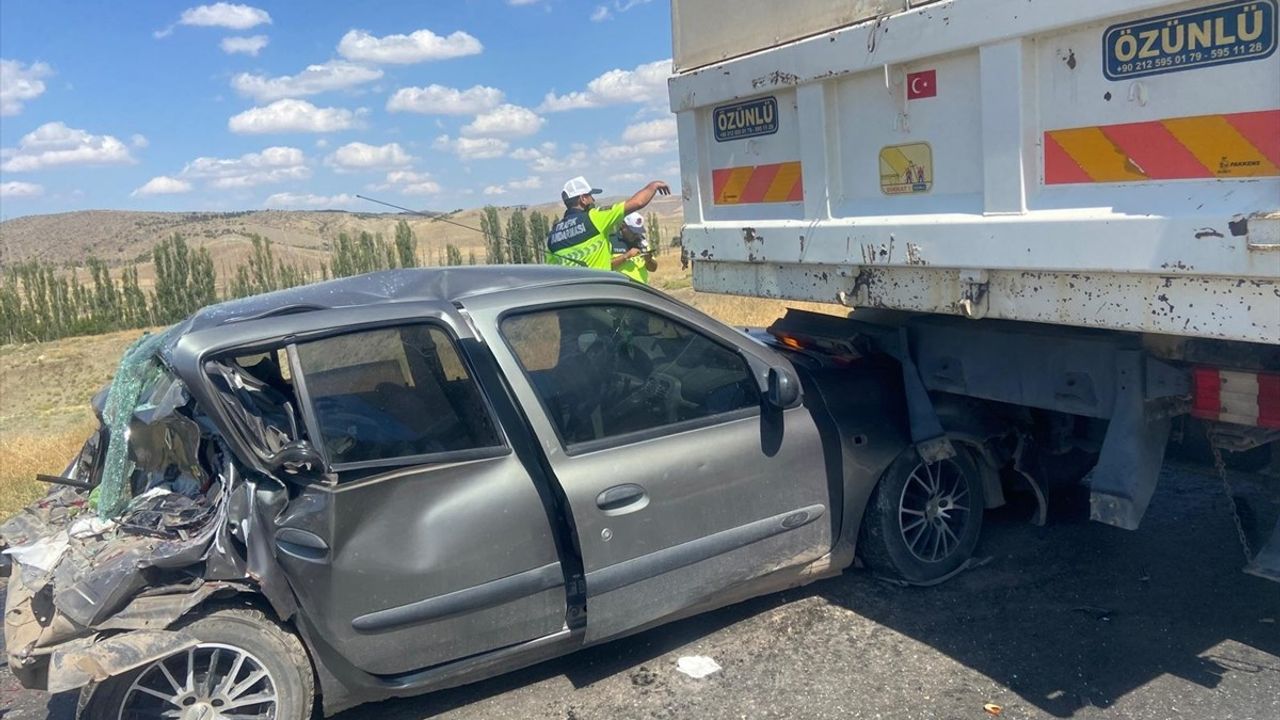 Çorum'da 5 Araçlı Zincirleme Trafik Kazası: 10 Yaralı