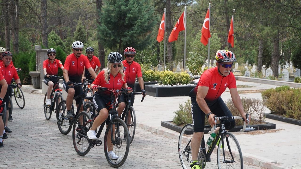Çorum'da Bisikletseverler Aybüke Öğretmeni Andı
