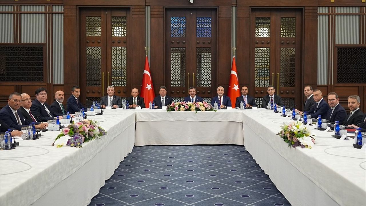 Cumhurbaşkanı Yardımcısı Cevdet Yılmaz TİSK Heyetini Ağırladı
