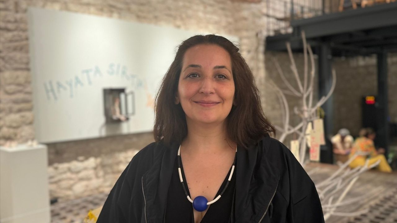 Deniz Doğruyol’un ‘Bir Kere Oldum, Bin Kere Doğdum’ Sergisi Sanatseverlerle Buluştu