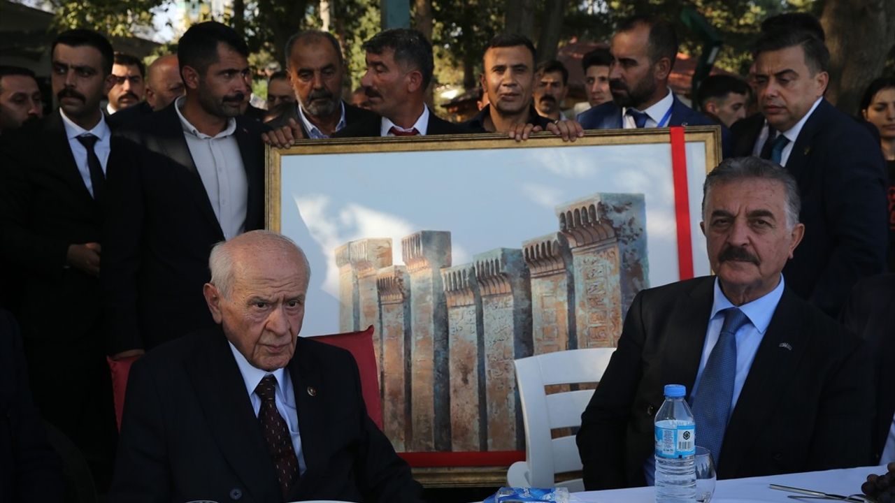 Devlet Bahçeli Ahlat'ta Partililerle Buluştu