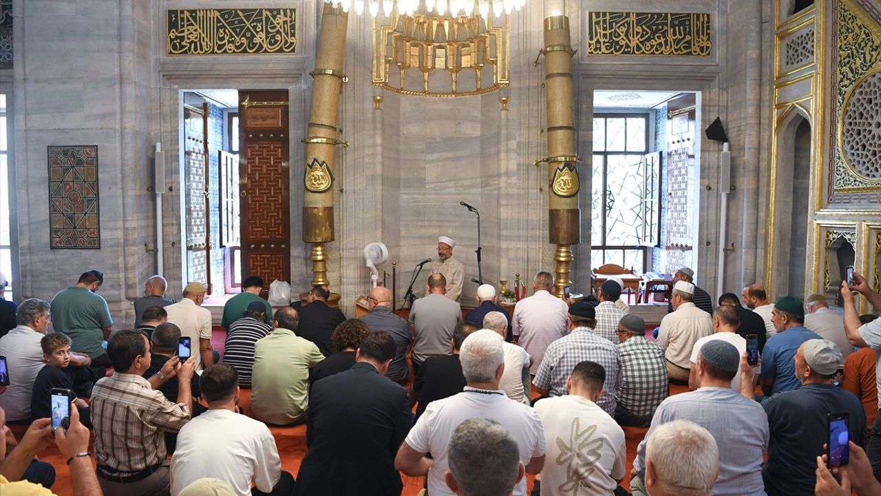 Diyanet İşleri Başkanı Ali Erbaş'tan Yeni Cami'de Namaz ve Hitap