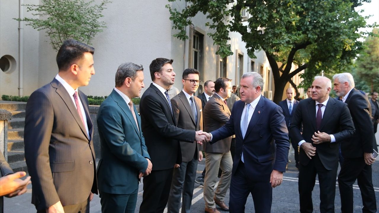 Diyarbakır'da Gençlik Buluşması: Osman Aşkın Bak'dan Önemli Açıklamalar
