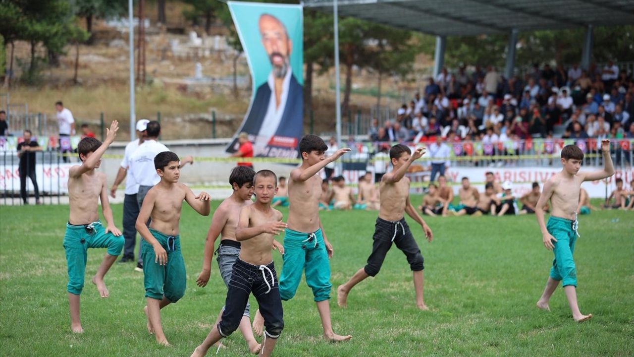 Doğanşar'da 56. Ahmet Ayık Karakucak Güreşleri Başladı