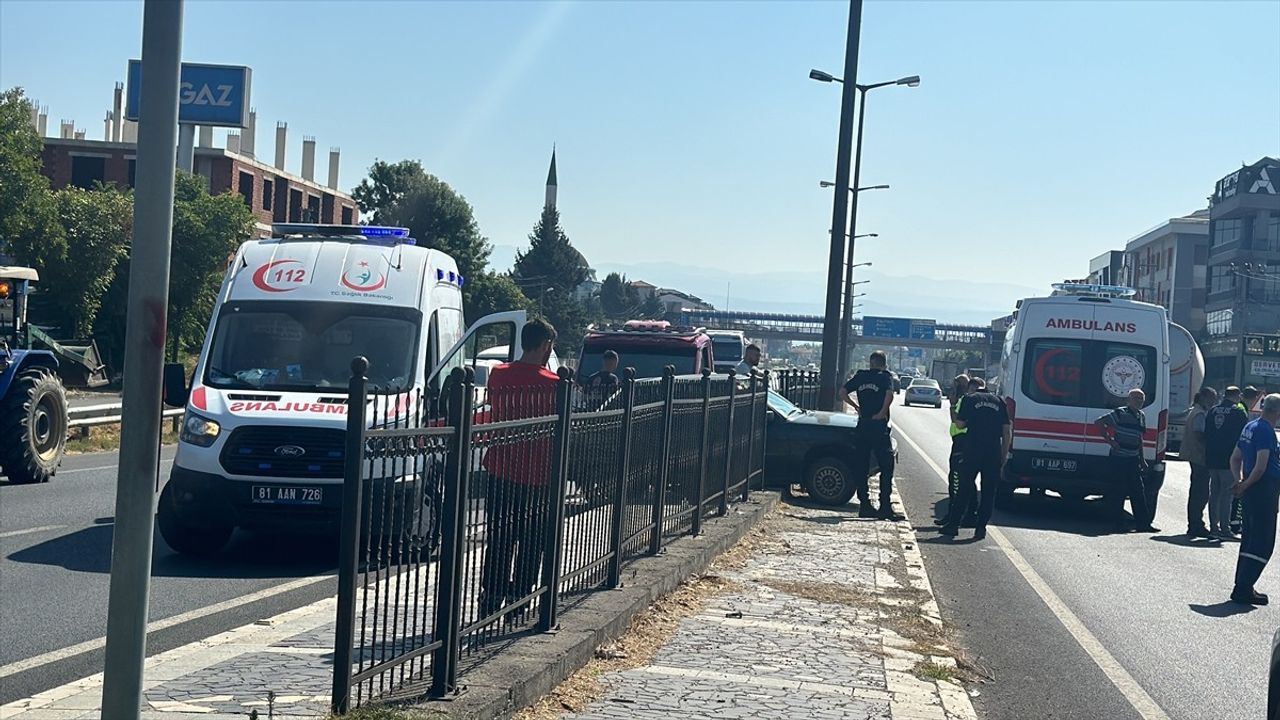 Düzce'de Otomobil ve Tır Çarpışması: 7 Yaralı