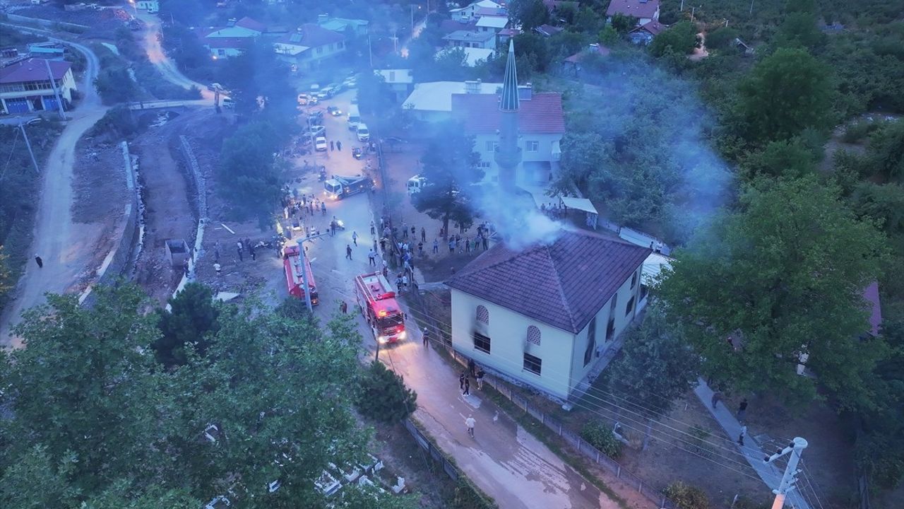 Düzce'deki Camide Yangın Felaketi