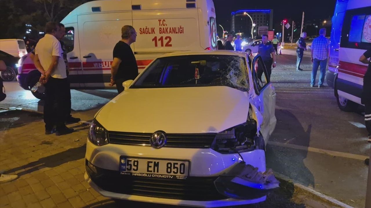Edirne'de Trafik Kazası: 3 Yaralı