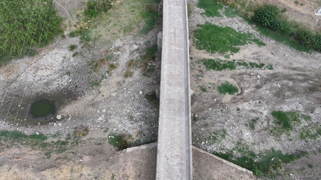 Edirne'de Tunca Nehri'nde Su Akışı Durduda
