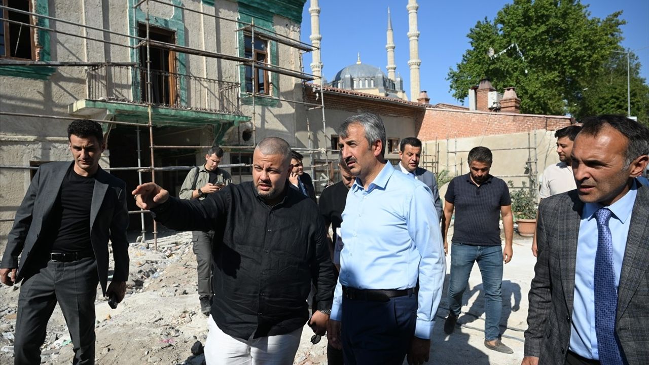 Edirne'deki Havlucular Hanı ve Mezit Bey Hamamı Restorasyonu Devam Ediyor