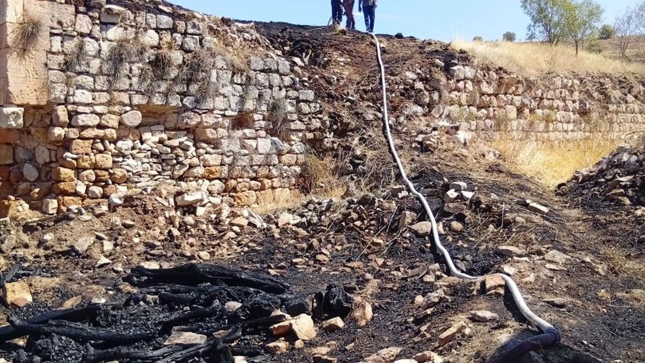 Elazığ'da Tarihi Kervansarayda Yangın