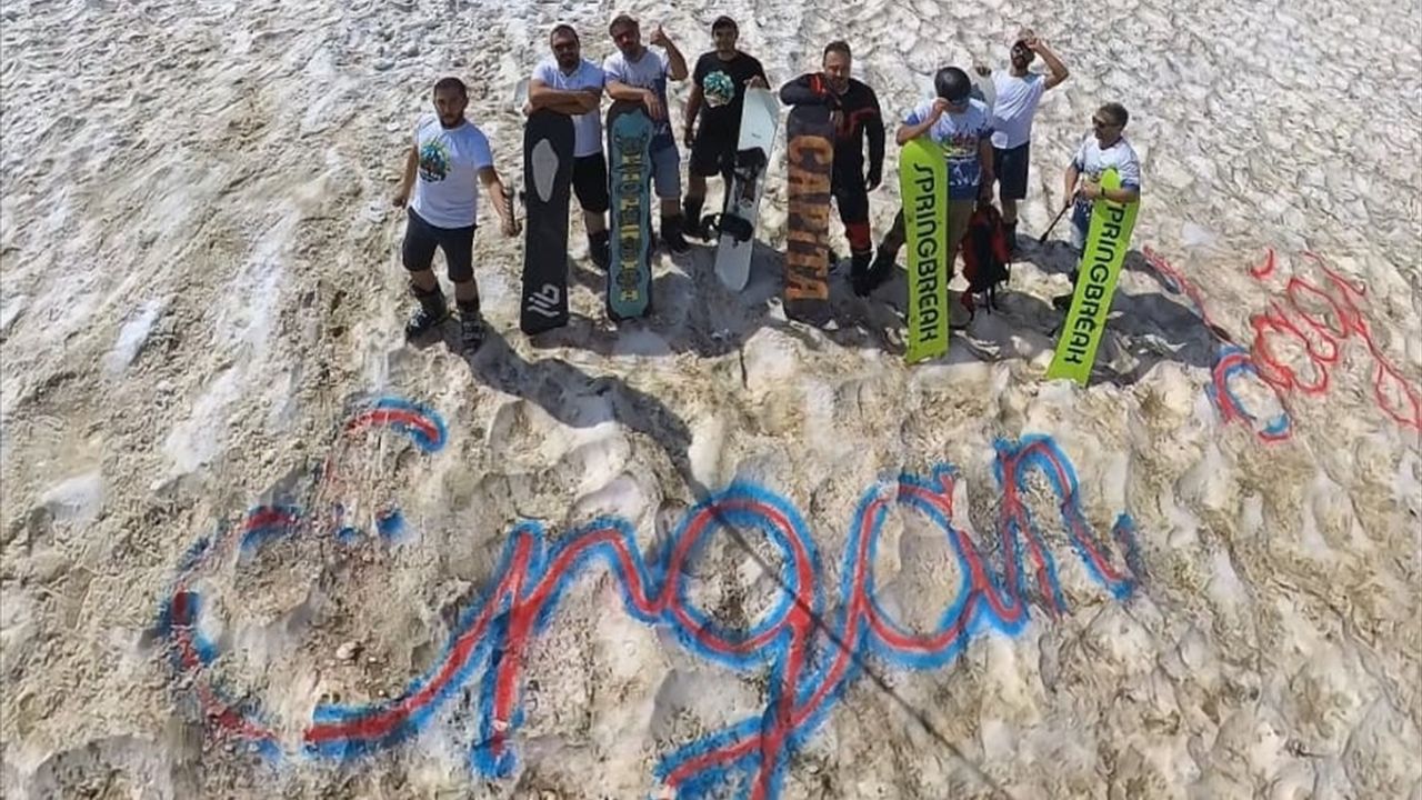 Erzincan'da Ağustosta Buz gibi Eğlence: Kayak ve Snowboard