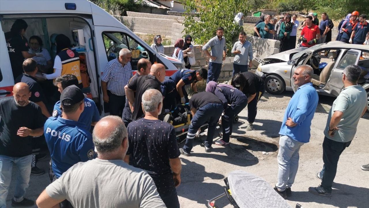 Erzincan'da Korkunç Kaza: 1 Ölü, 3 Yaralı