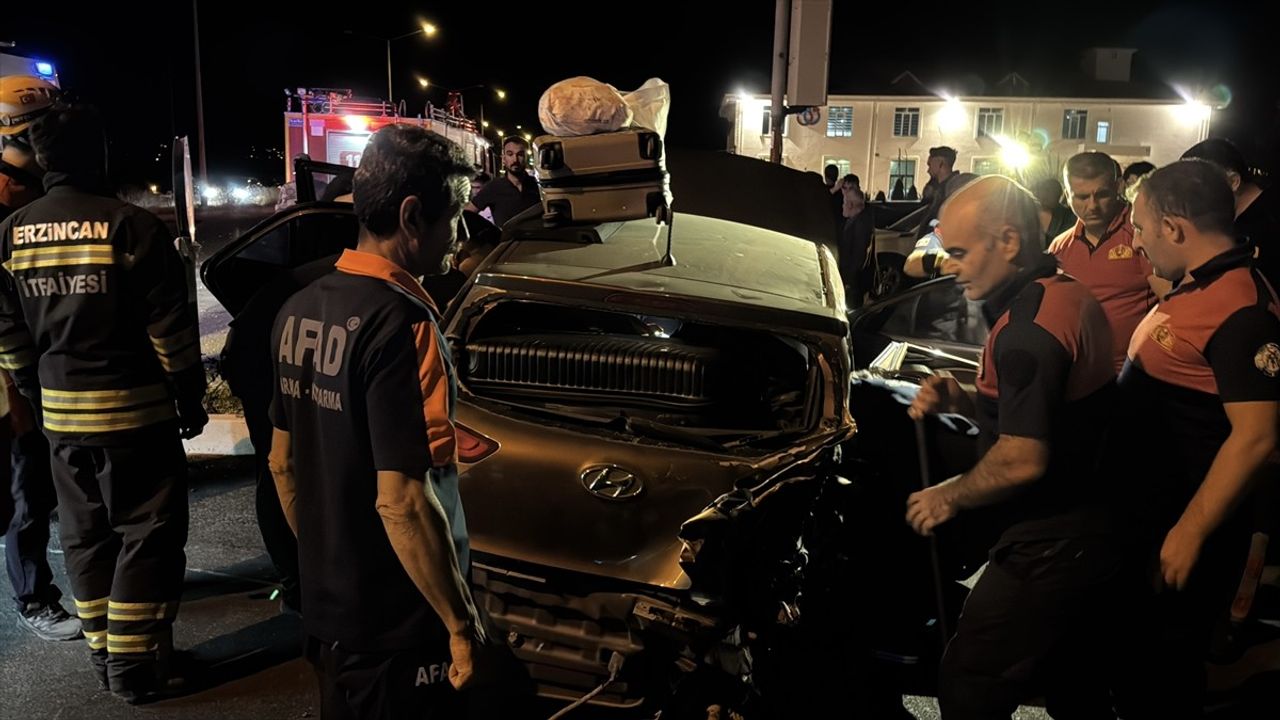 Erzincan'da Zincirleme Trafik Kazası: 1'i Ağır 5 Yaralı