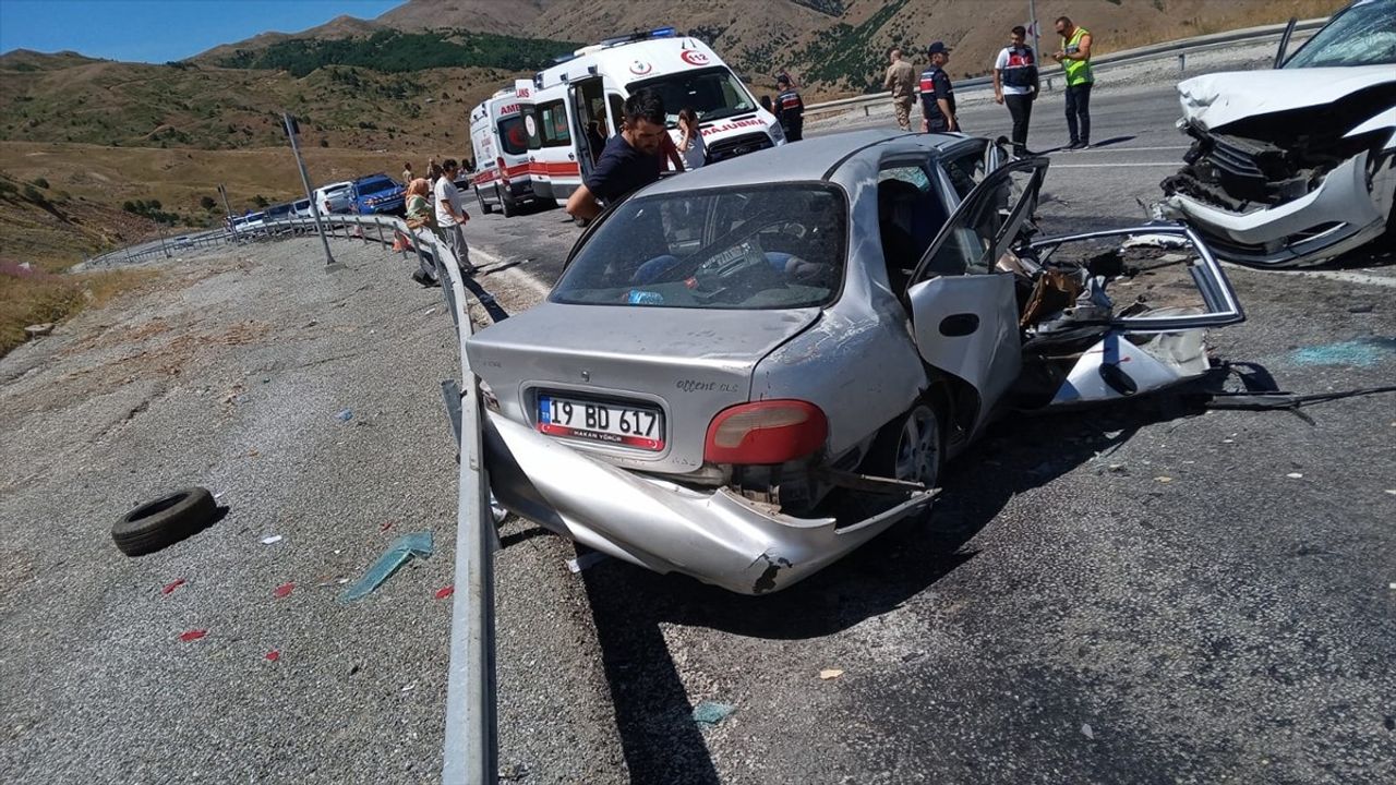Erzincan'daki Trafik Kazasında 3 Ölü, 6 Yaralı