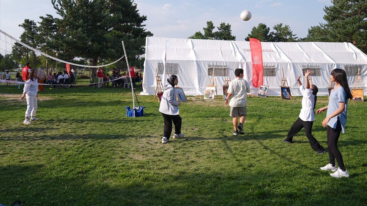 Erzurum'da 5000 Genç İçin Çadır Gençlik Merkezi Açıldı