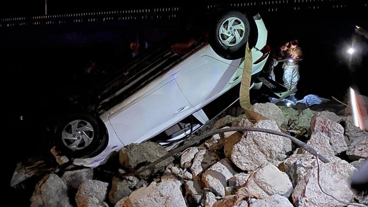 Erzurum'da Otomobil Kazası: 1 Ölü, 1 Yaralı