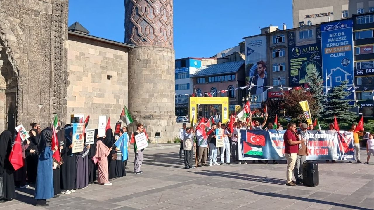 Erzurum'da Sağlık Çalışanları Gazze İçin Yürüyüş Düzenledi