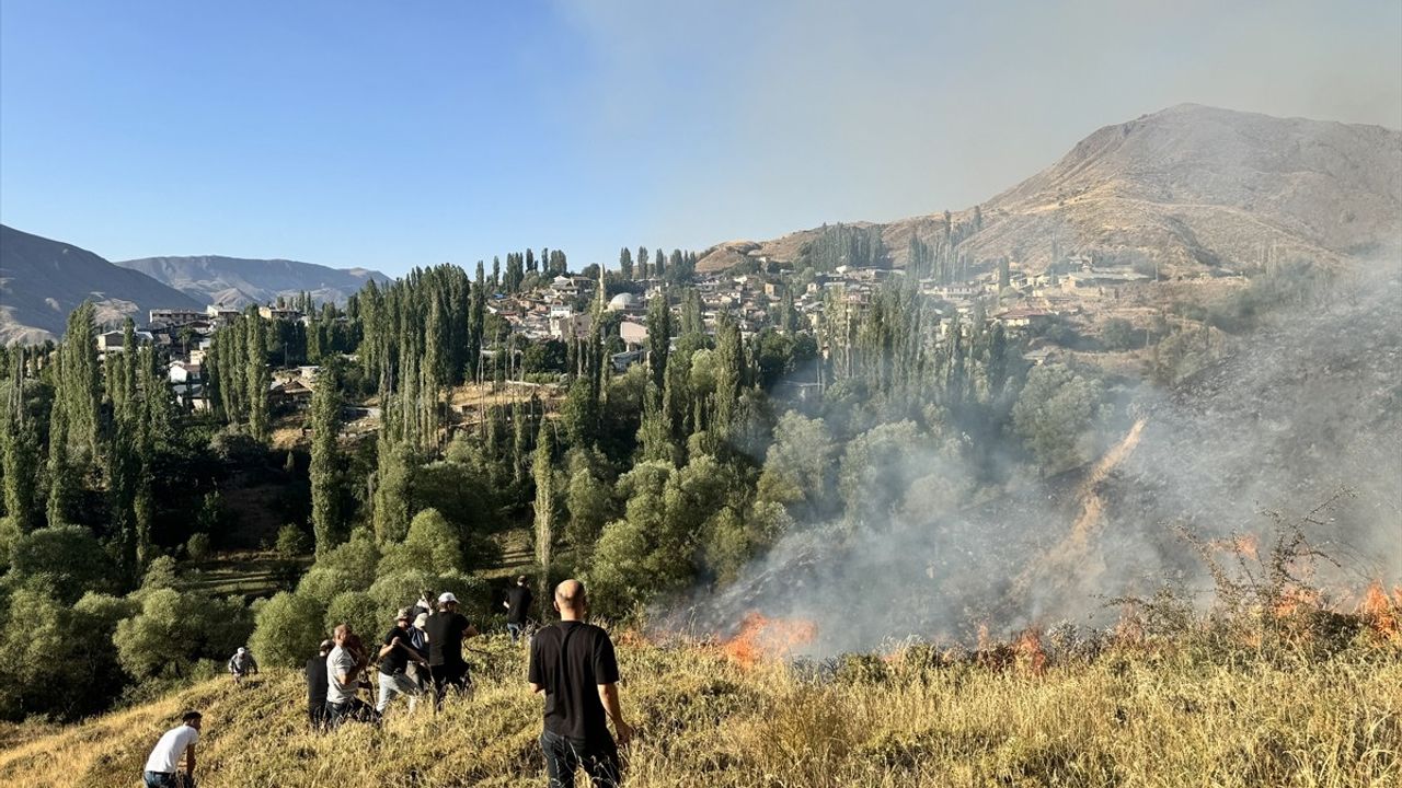 Erzurum Oltu'da Örtü Yangını Kontrol Altına Alındı