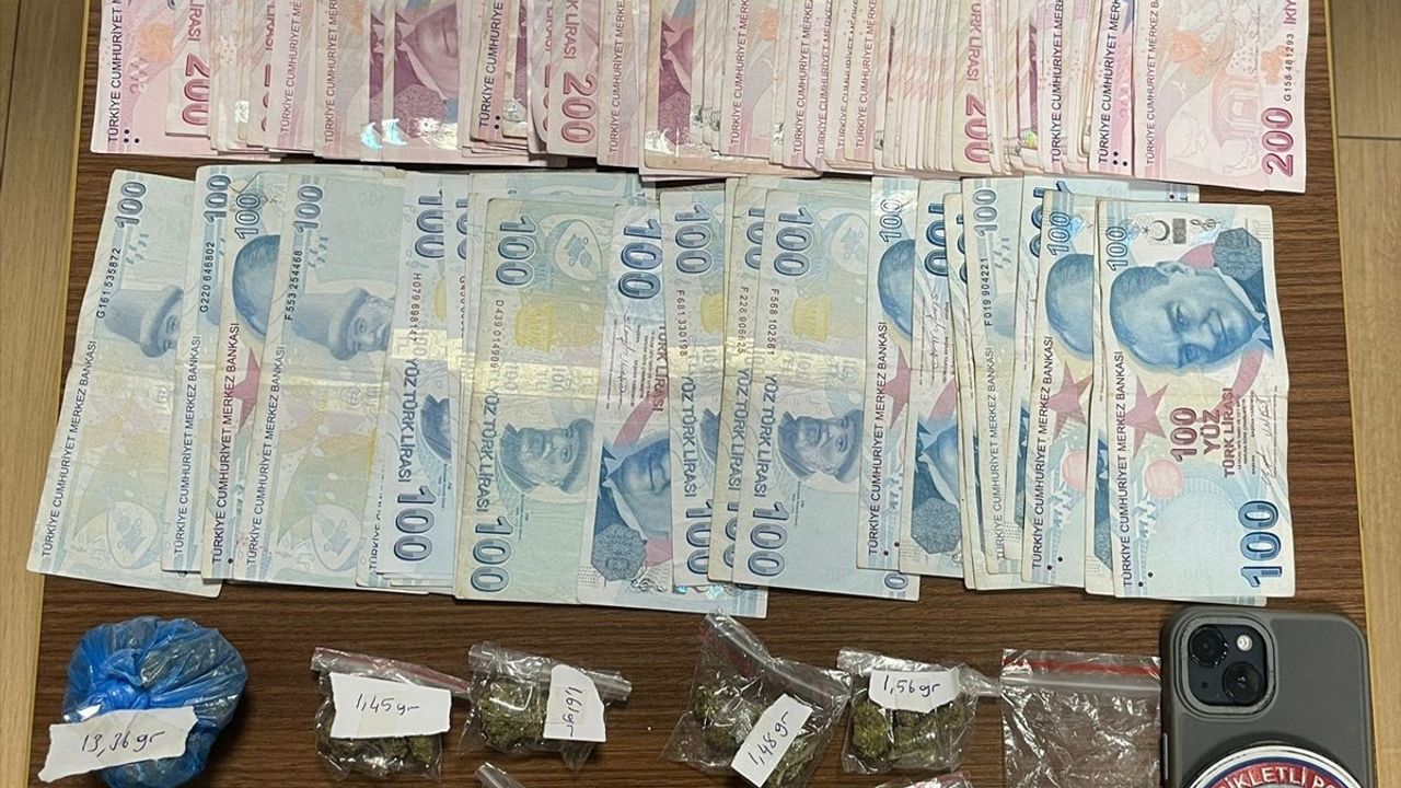 Esenyurt'ta Uyuşturucu Bulunan Araçta Sürücü Tutuklandı