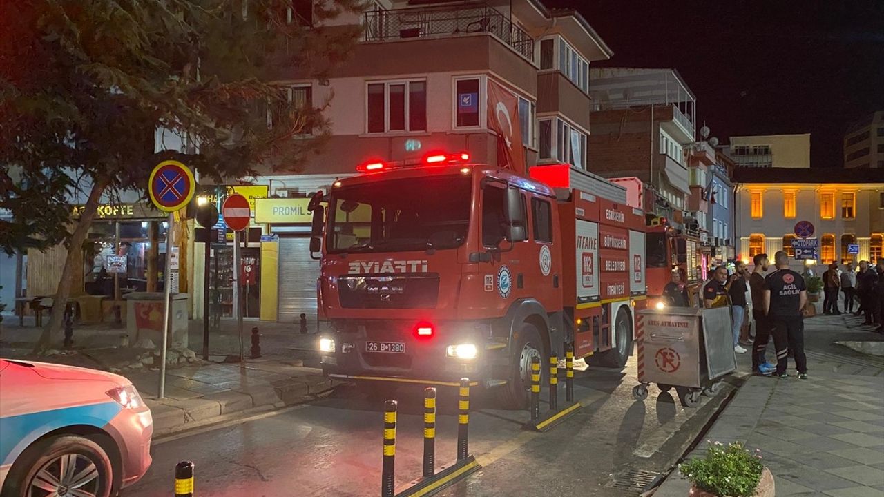 Eskişehir'de Büyükşehir Belediyesi Binasında Duman Tahliye Edildi