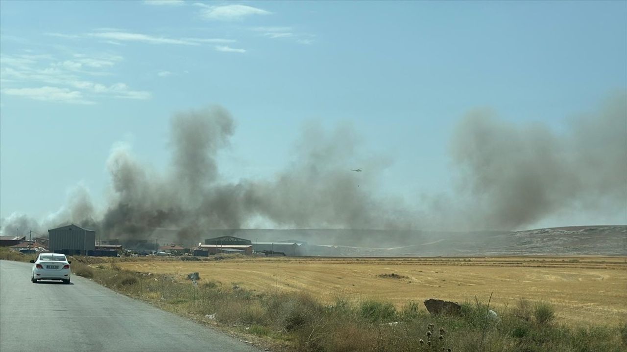 Eskişehir'de Geri Dönüşüm Tesisinde Yangın Kontrol Altında