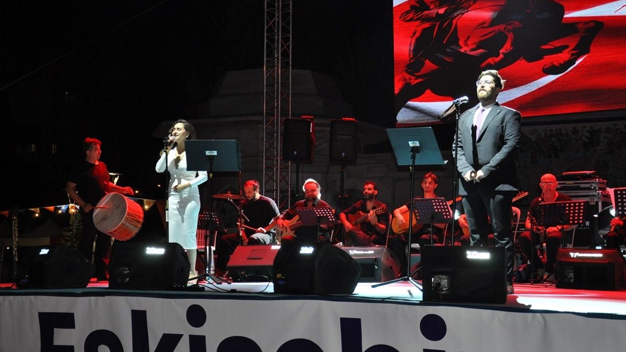 Eskişehir'de Kahramanlık Türküleri ile Zafer Bayramı Coşkusu