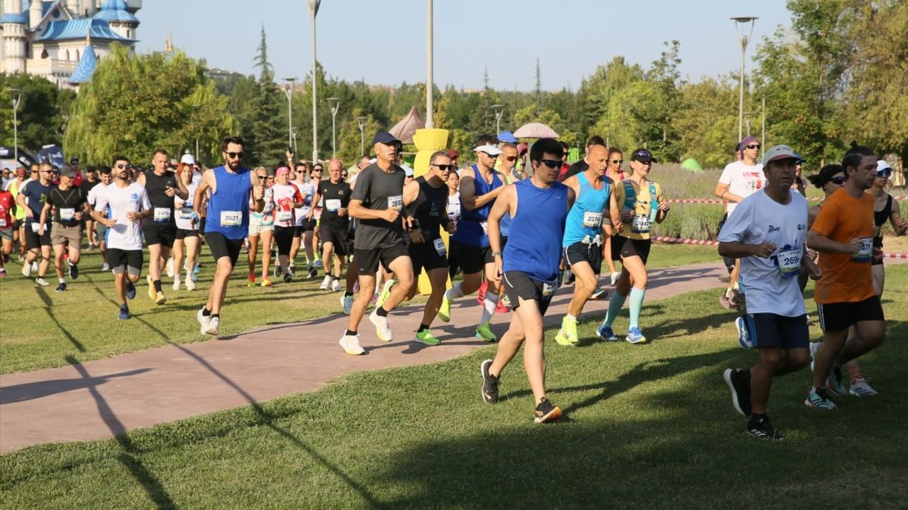ETİ Lifalif 6. Uluslararası Eskişehir Yarı Maratonu ve Spor Festivali Başladı