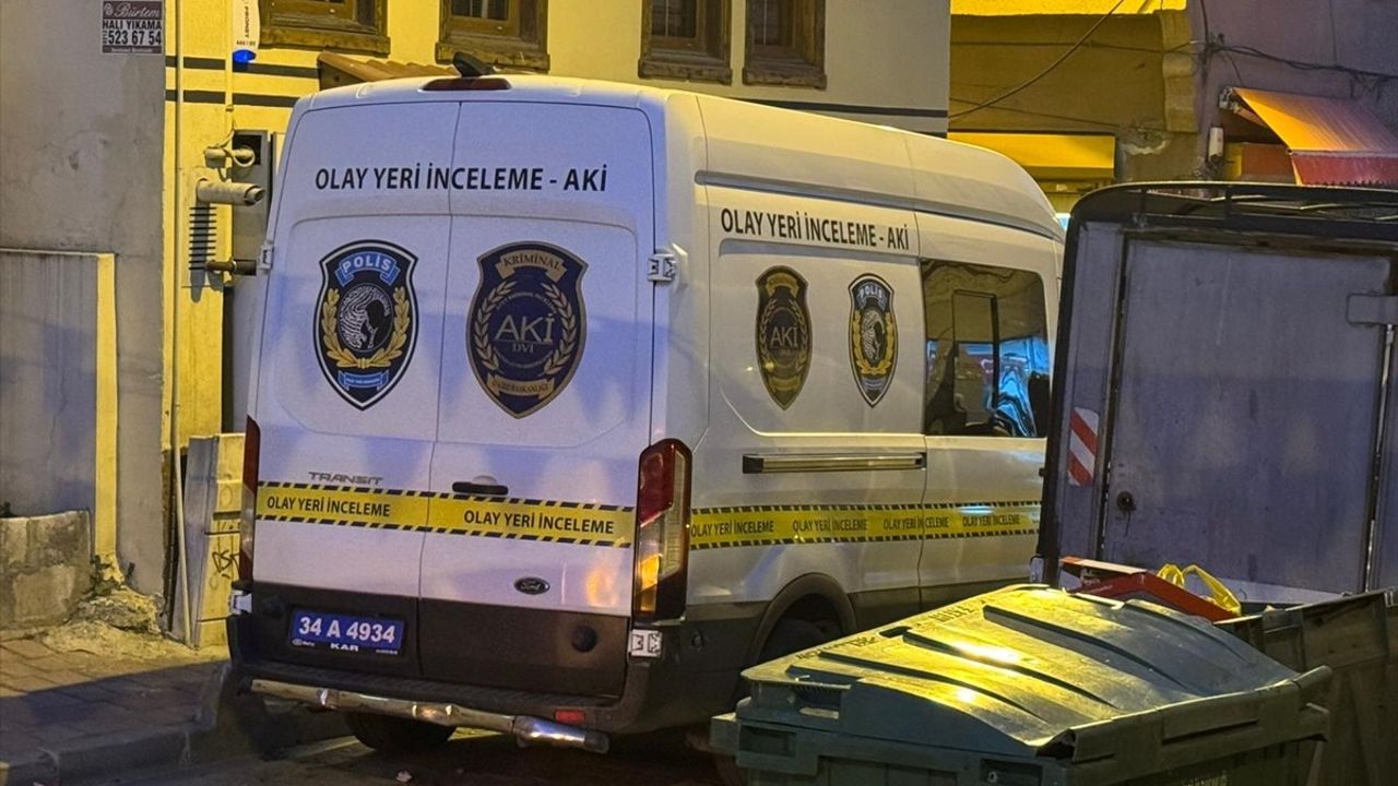 Fatih'te İnşaat Malzemeleri Dükkânında Bulunan Ceset