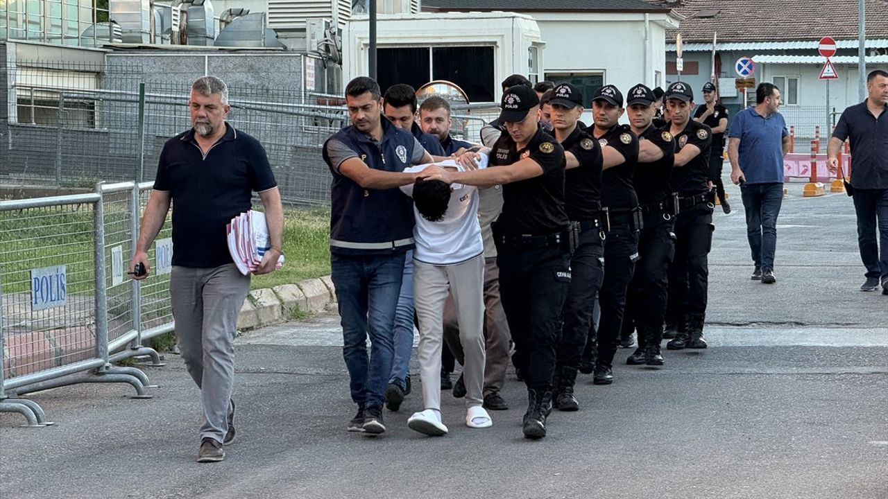 Gaziantep'te Kaza Süsüyle Gasp: 9 Şüpheli Yakalandı