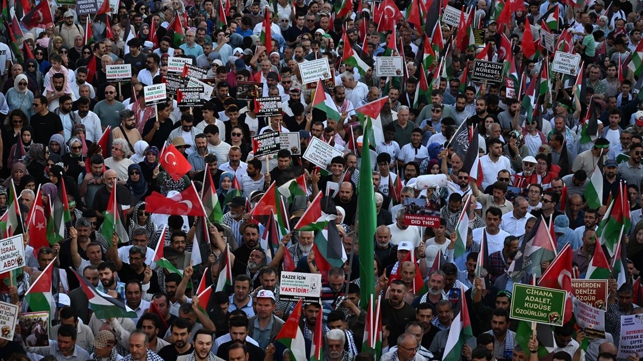 Gazze'ye İnsani Yardım Koridoru Açılması İçin Ankara'da Yürüyüş