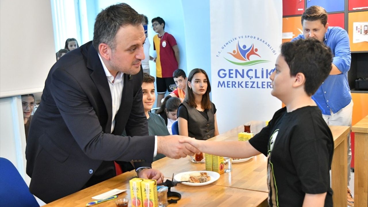Gençlik ve Spor Bakan Yardımcısı Eminoğlu, Tekirdağ'da Deneyap Teknoloji Atölyesi'ni Ziyaret Etti
