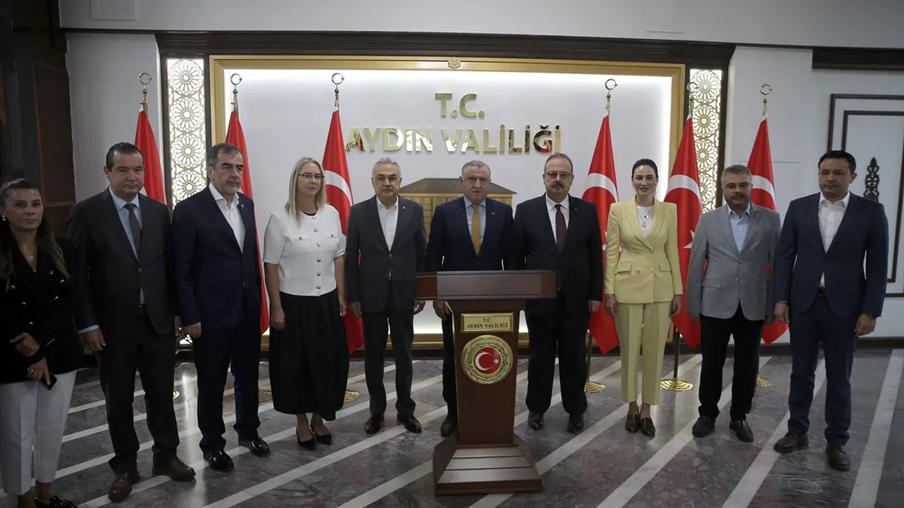 Gençlik ve Spor Bakanı Aydın'da Terörsüz Türkiye ve Spor Yatırımları Üzerine Konuştu