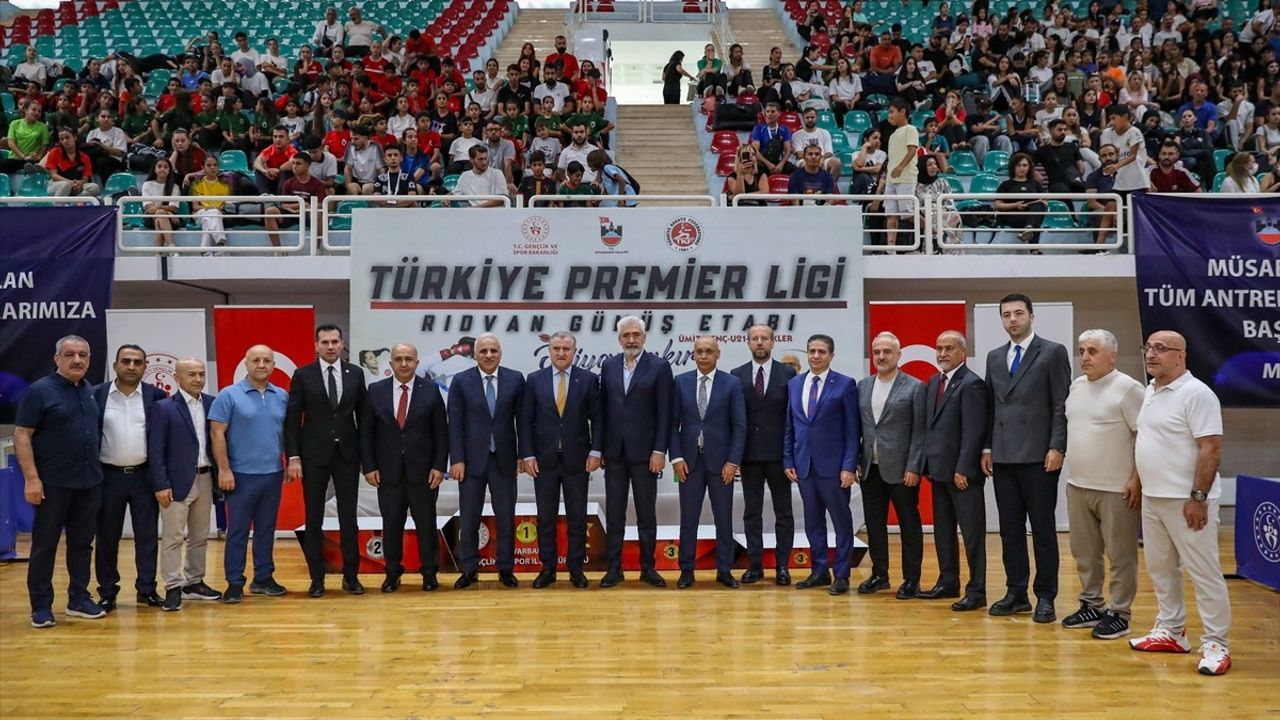 Gençlik ve Spor Bakanı Bak, Türkiye Karate Premier Ligi'ni İzledi