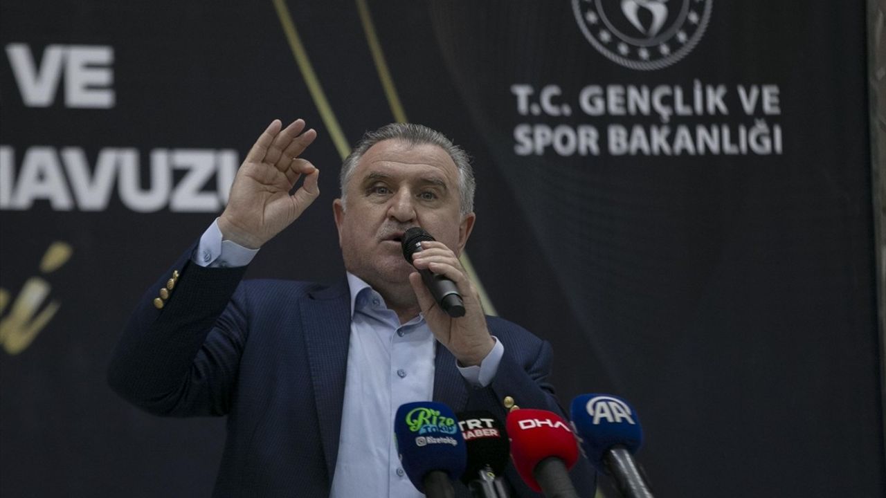Gençlik ve Spor Bakanı Osman Aşkın Bak, Ardeşen Gençlik Merkezi Açılışında konuştu
