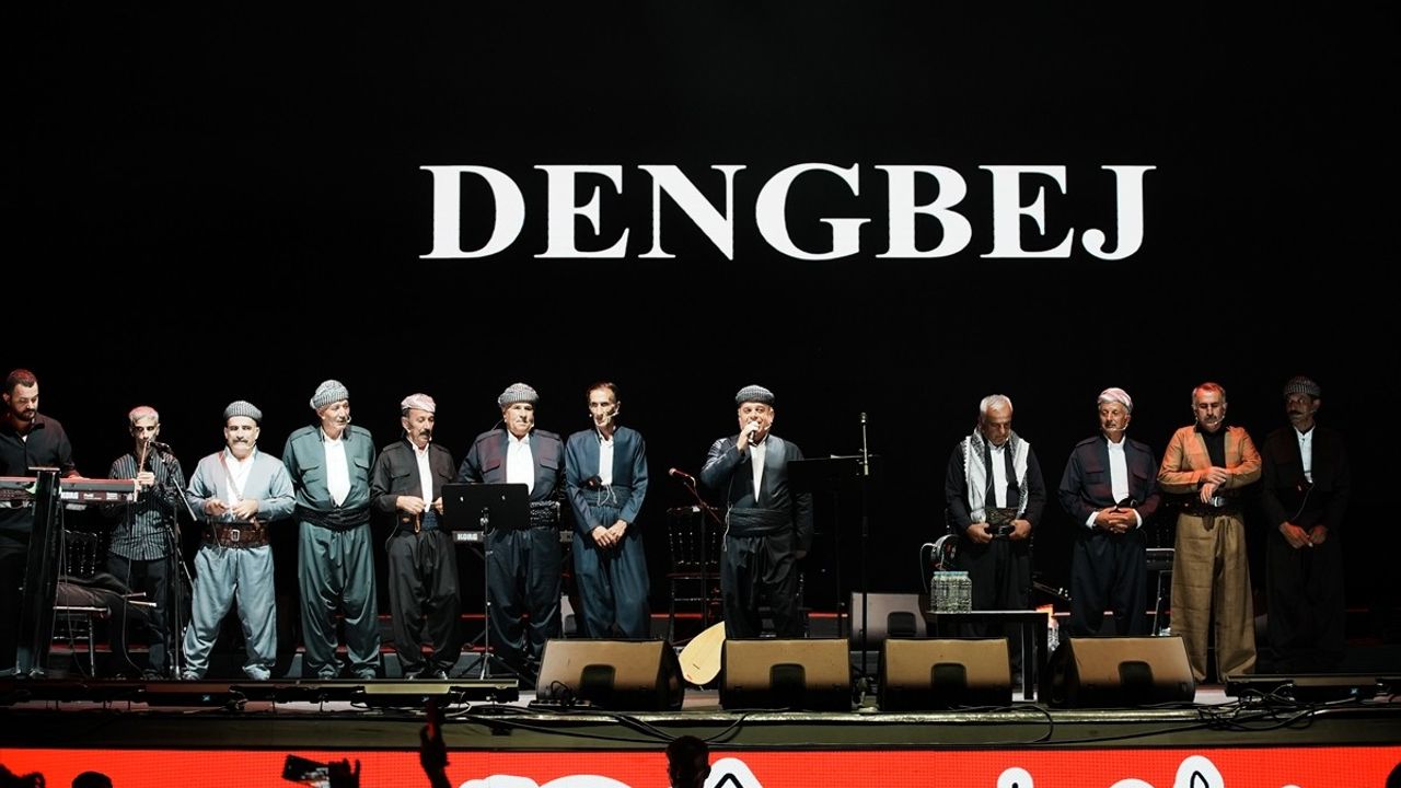 Hakkari'de Bir Anadolu Şenliği Coşkuyla Devam Ediyor