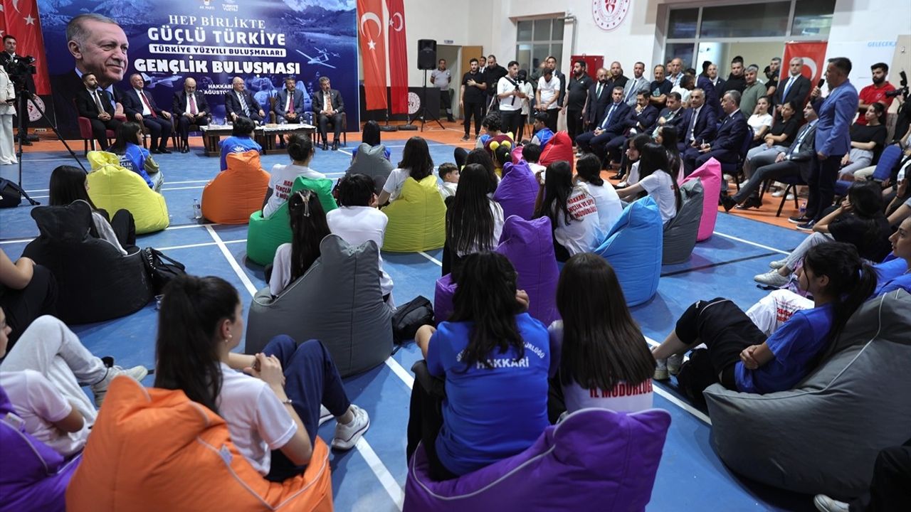 Hakkari'de Gençlik Buluşması: Barış ve Gelecek Mesajı