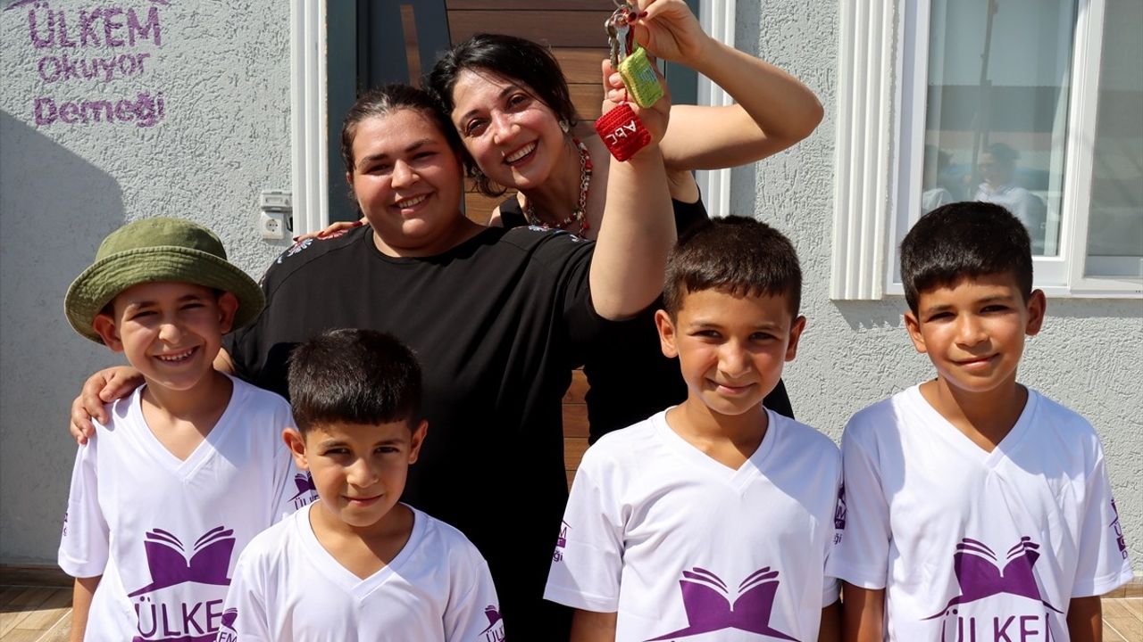 Hatay'da Depremzede Aileye Yeni Yuva