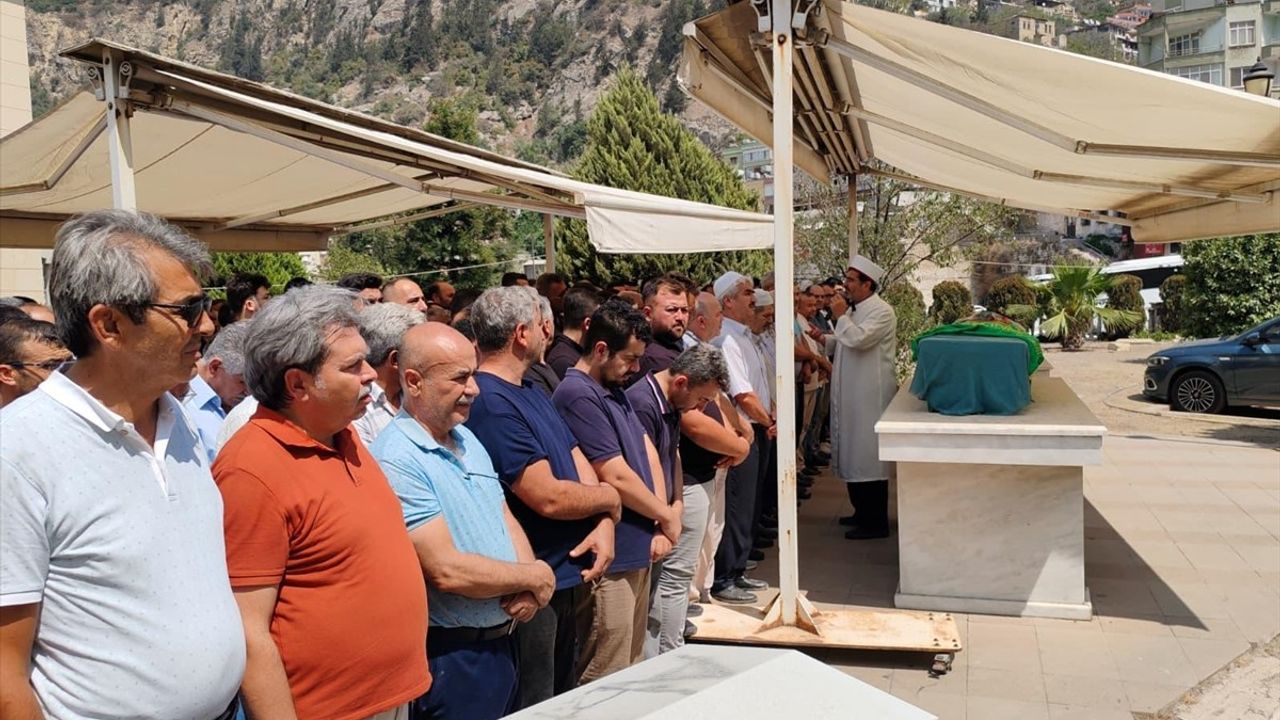 Hatay'da Trajik Trafik Kazası Sonrası Cenaze Törenleri