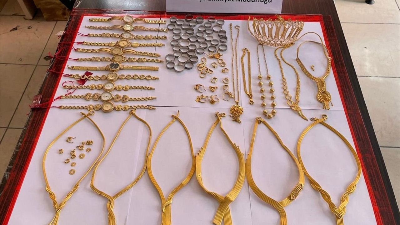 Hizan'da Kuyumcudan Altın Çalan 5 Şüpheli Yakalandı