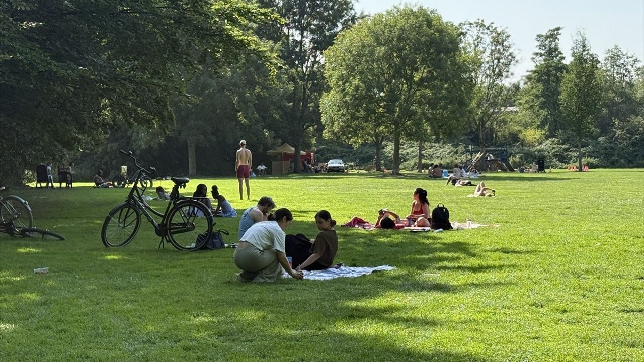 Hollanda'da Sıcak Hava Uyarısı