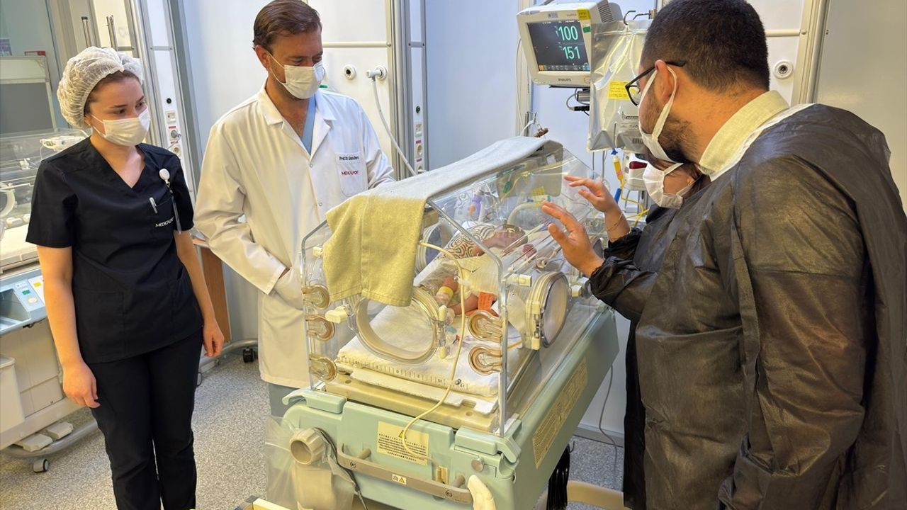 İç Organları Dışarıda Doğan Bebek Deniz Kaan'ın Yaşam Mücadelesi