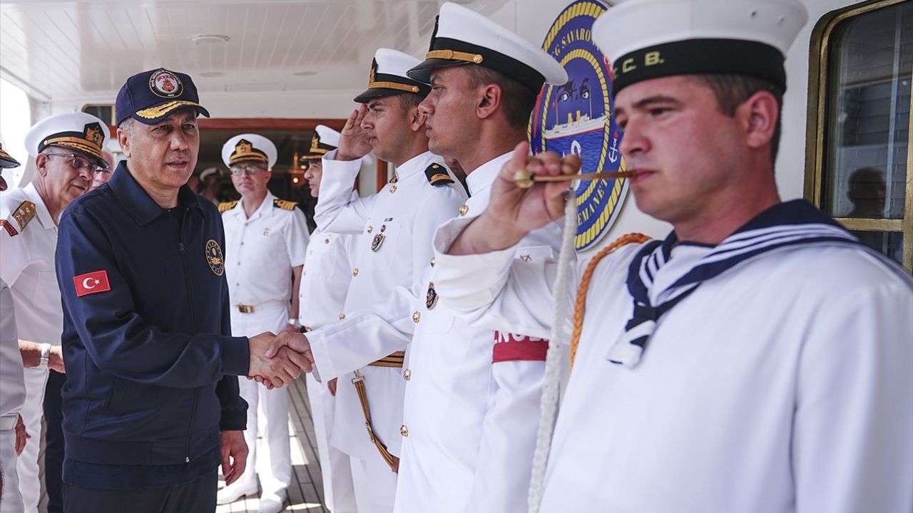 İçişleri Bakanı Yerlikaya'dan TEKNOFEST Mavi Vatan Ziyareti