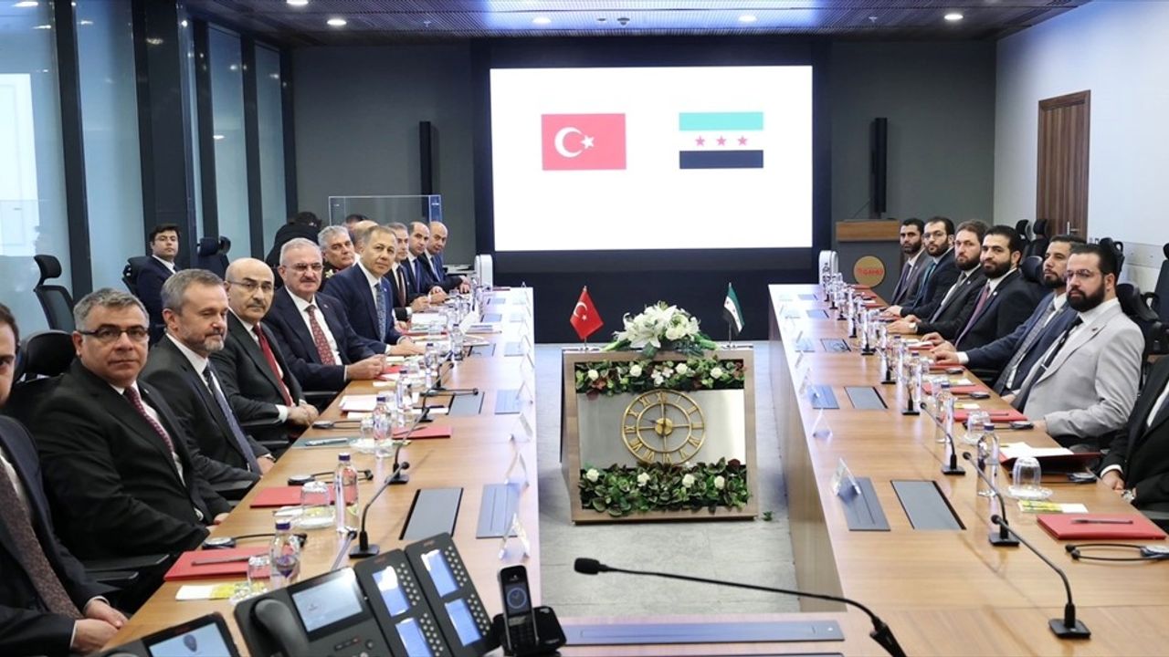 İçişleri Bakanı Yerlikaya ve Suriye İçişleri Bakanı Hattab Tekrar Bir Araya Geldi