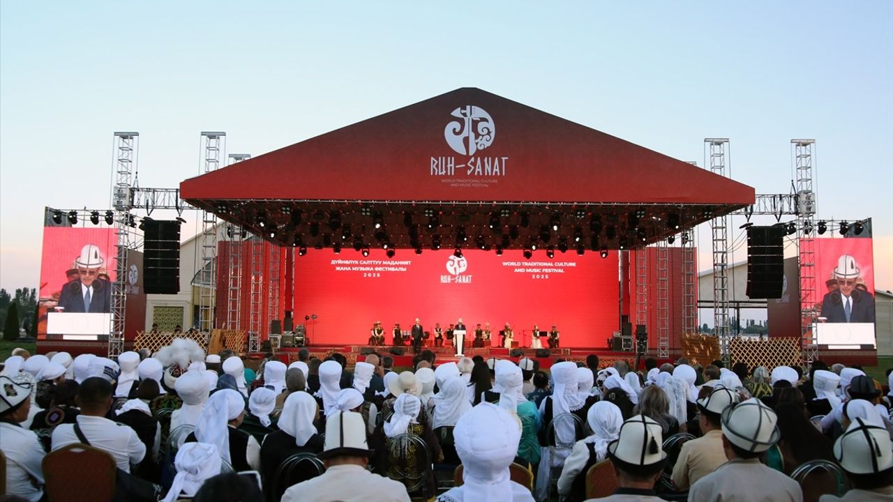 İpek Yolu Müzik Topluluğu, Issık Göl'deki Festivale Katıldı