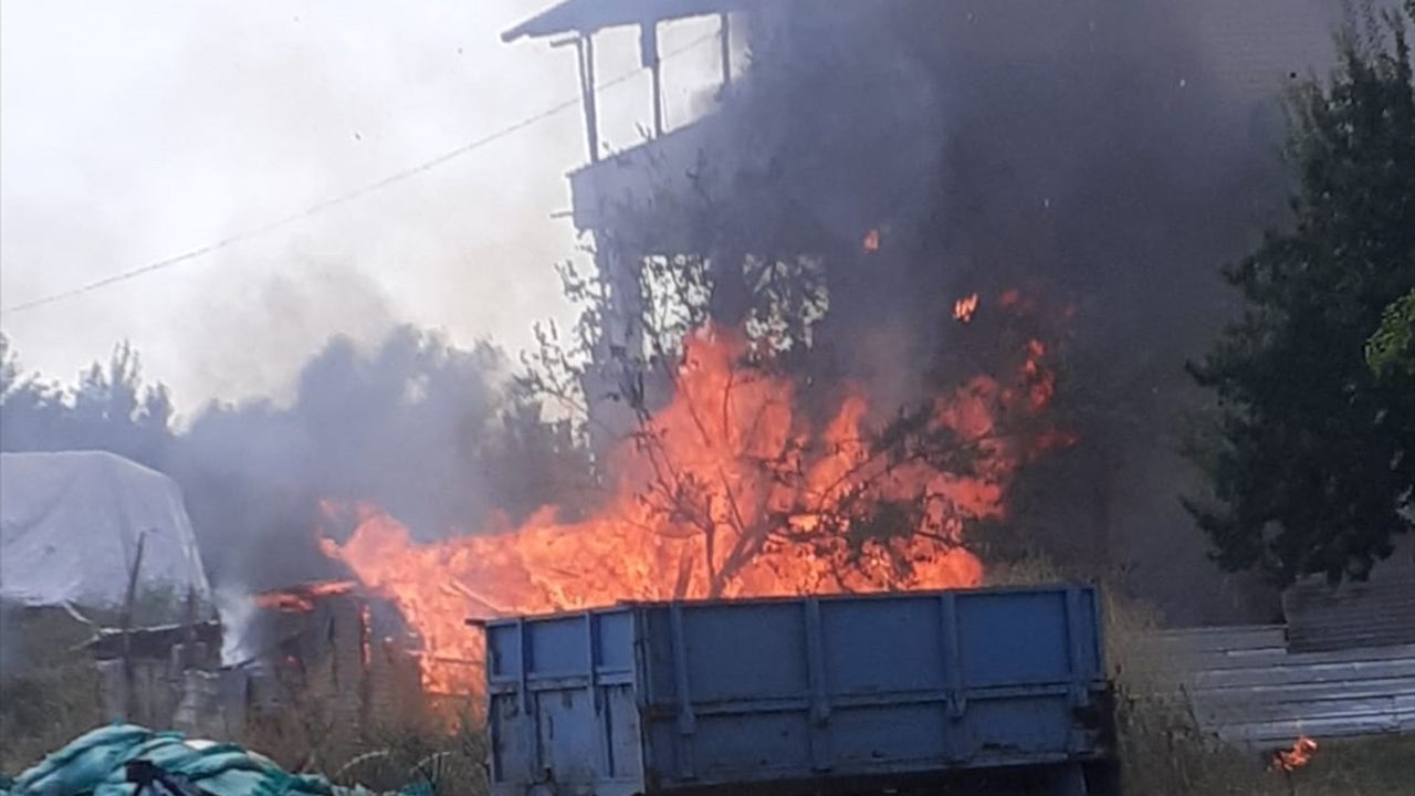 Isparta'da Depo Yangını Kontrol Altına Alındı