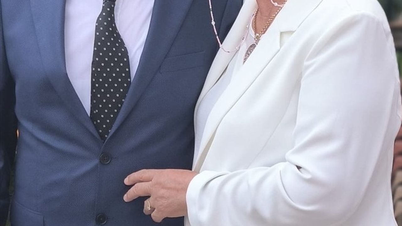 Isparta'da Emekli Öğretmen Çift 50 Yıl Sonra Nikah Tazeledi